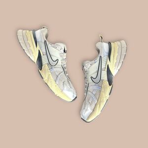 Size 7.5W 6M - Nike V2K Run Summit White FD0736 100 Pre Owned Sneakers Gym